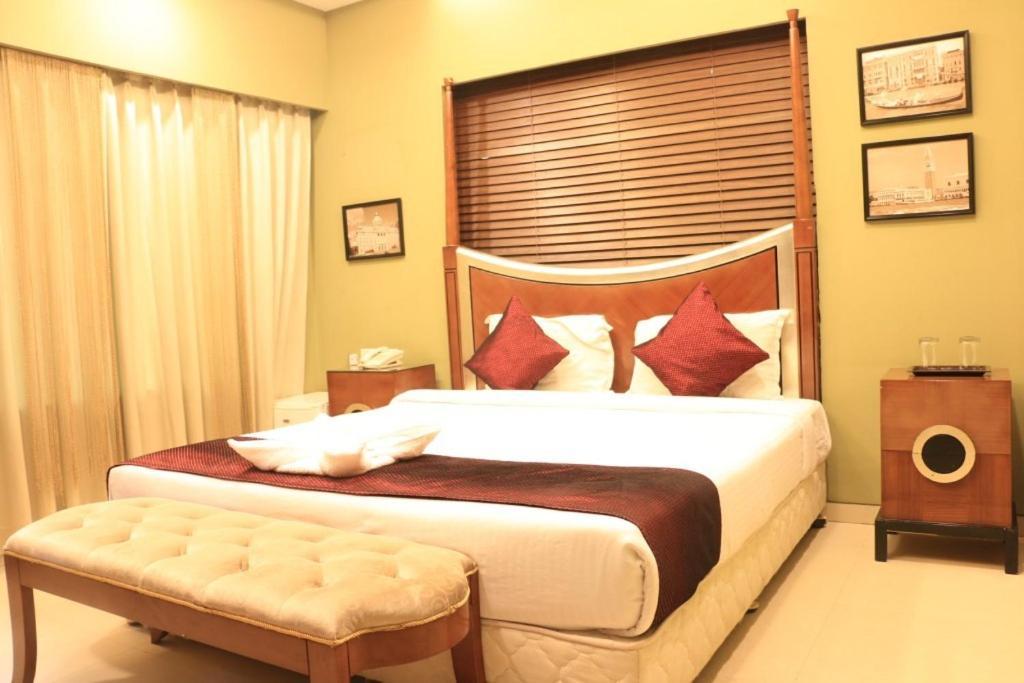 Jalsa Hotel&Banquets Indore Extérieur photo