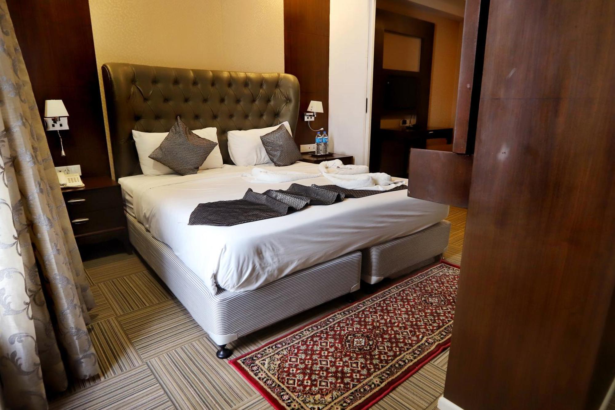 Jalsa Hotel&Banquets Indore Extérieur photo