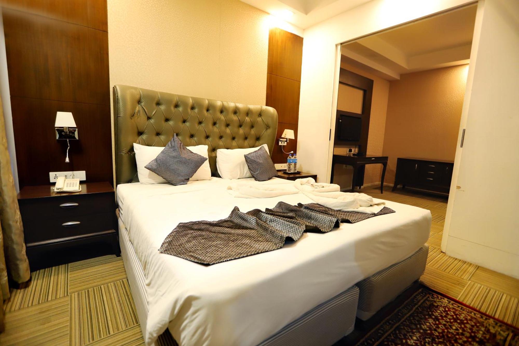 Jalsa Hotel&Banquets Indore Extérieur photo